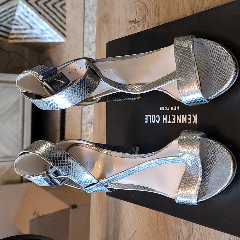 New Kenneth Cole Daisy Silver Heels 8.5M